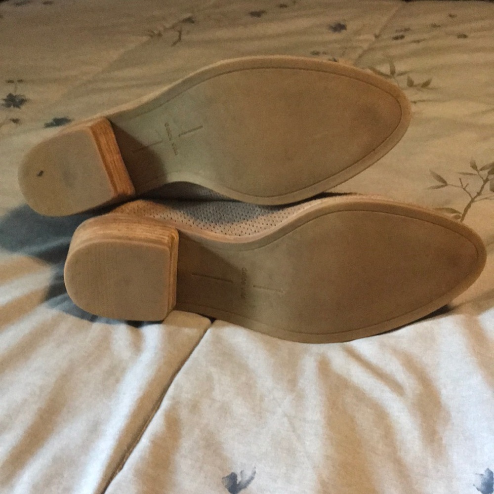 DOLCE VITA | Suede Taupe Booties - Picture 5 of 7